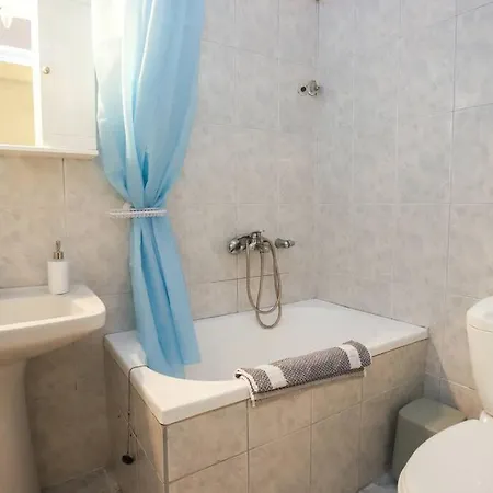 Alexandra House Apartment